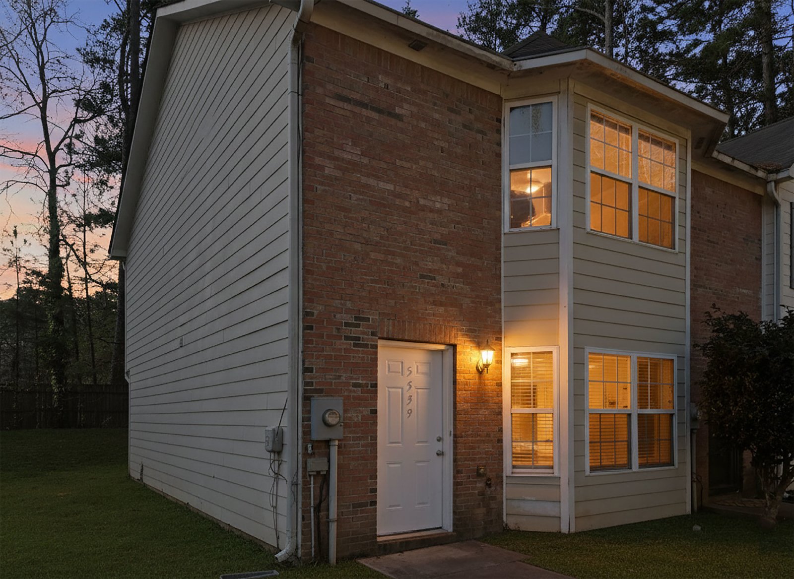 Updated 3BR Townhome Minutes from I-75, Airport & Downtown Atlanta property image
