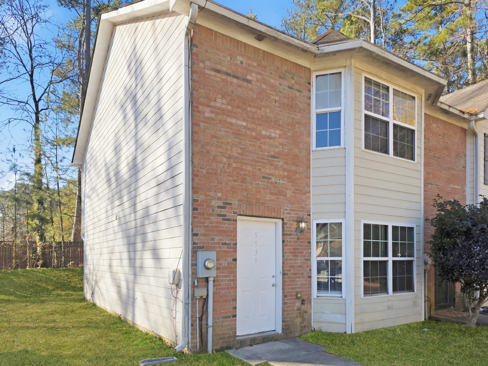 Updated 3BR Townhome Minutes from I-75, Airport & Downtown Atlanta property image