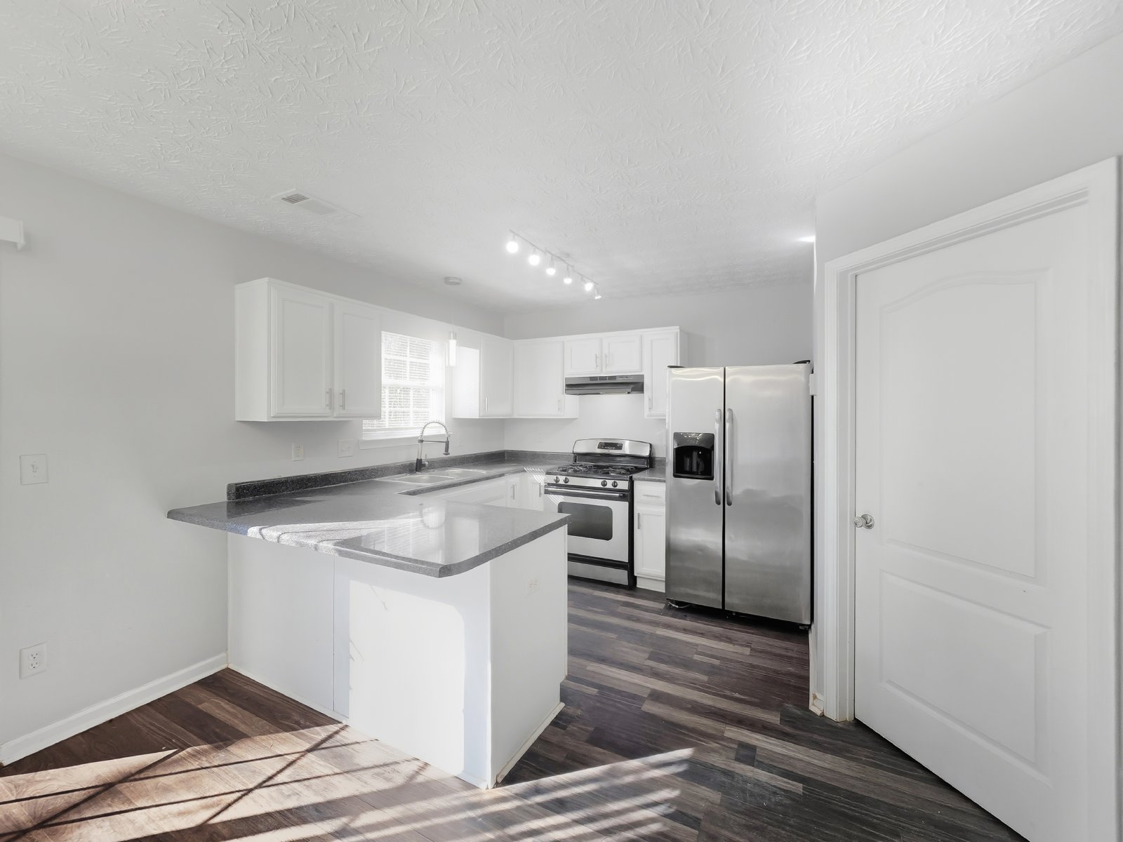Updated 3BR Townhome Minutes from I-75, Airport & Downtown Atlanta property image