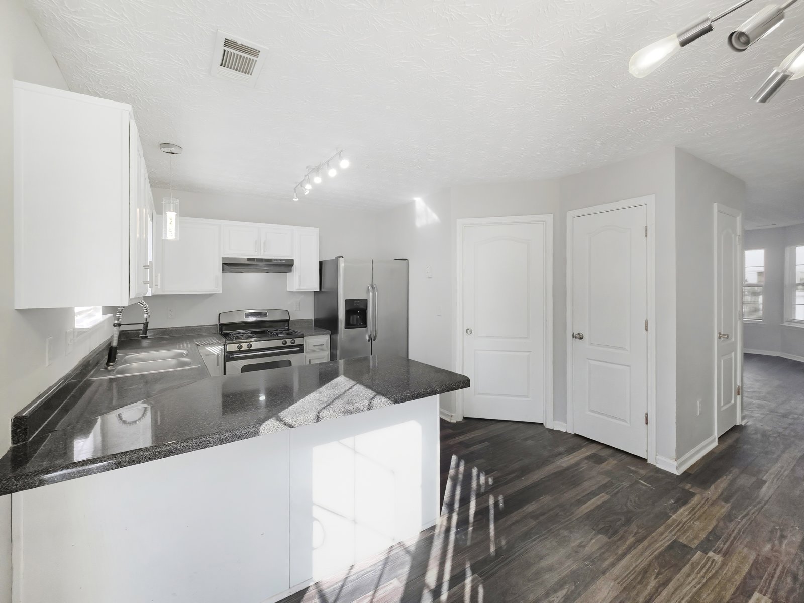 Updated 3BR Townhome Minutes from I-75, Airport & Downtown Atlanta property image