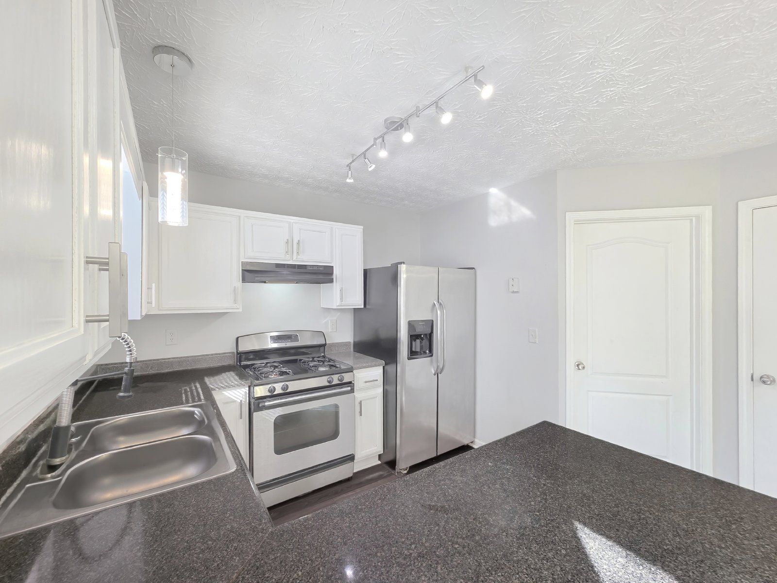 Updated 3BR Townhome Minutes from I-75, Airport & Downtown Atlanta property image