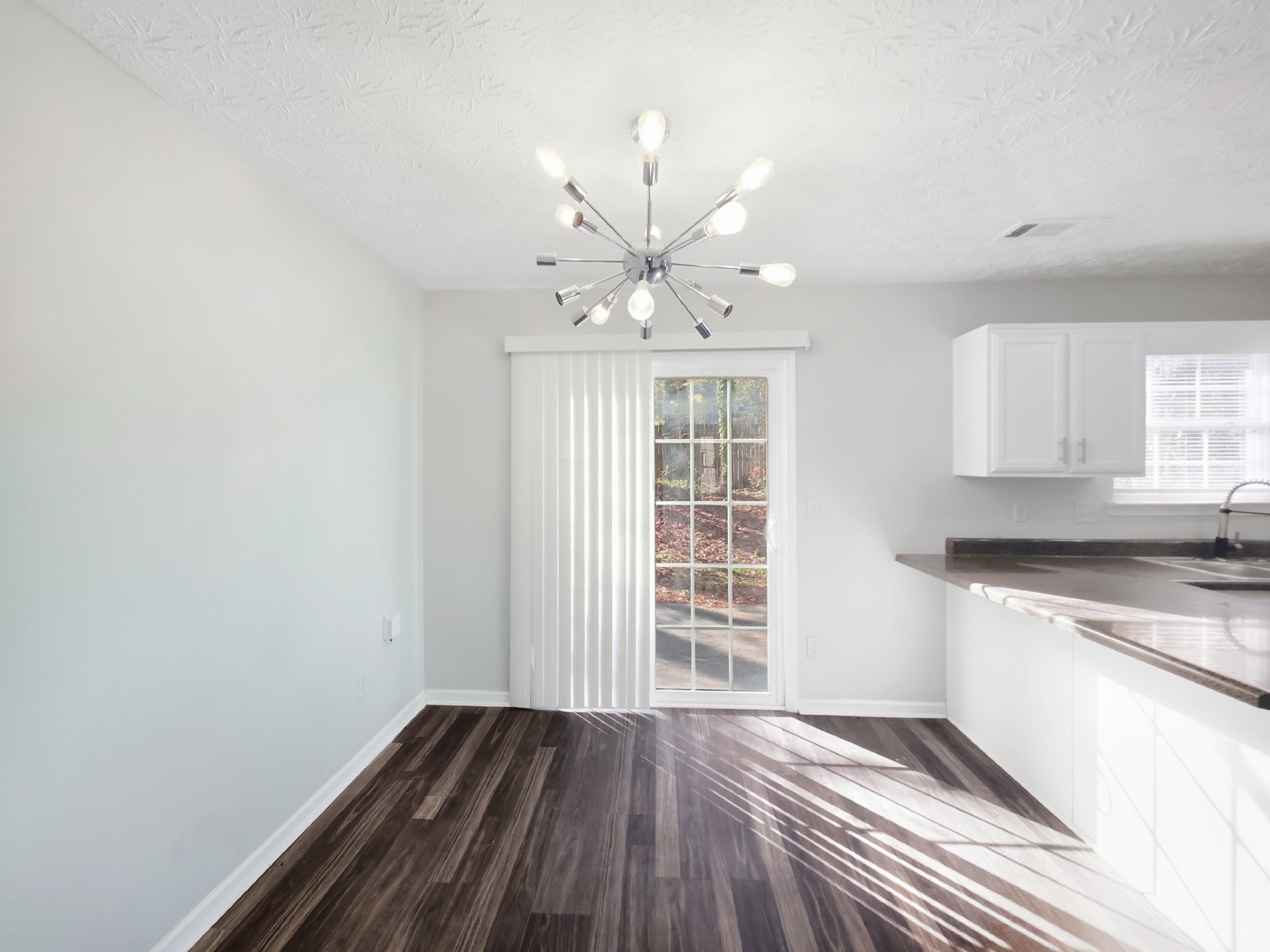 Updated 3BR Townhome Minutes from I-75, Airport & Downtown Atlanta property image