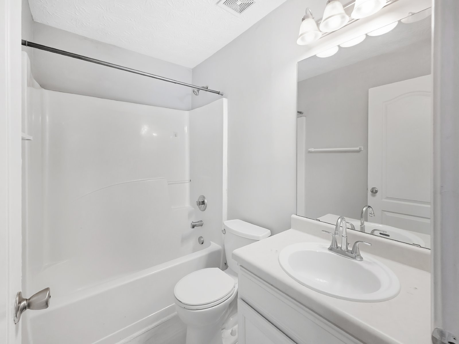 Updated 3BR Townhome Minutes from I-75, Airport & Downtown Atlanta property image